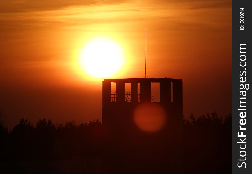 Tower against the backdrop of the sun zahodaschego. Tower against the backdrop of the sun zahodaschego