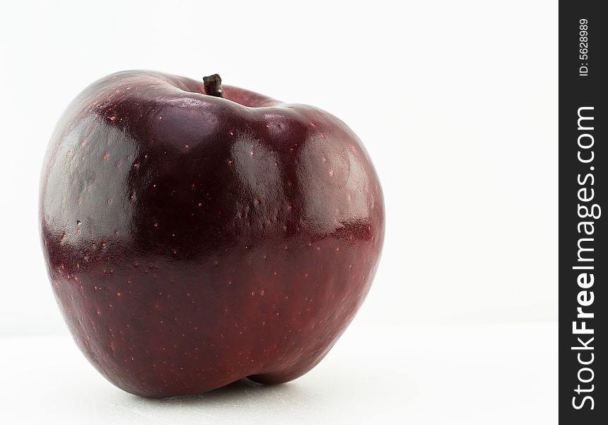 A single isolated red apple on white backdrop.