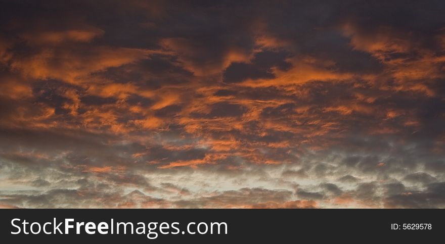 A dangerous looking sunrise, Almost lava skies. Some post-processed. A dangerous looking sunrise, Almost lava skies. Some post-processed.