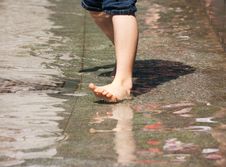 Boy S Feet Playing The Fountain Stock Photos
