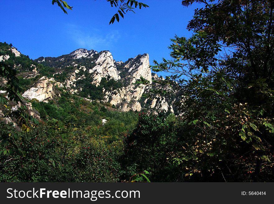 Yunmengshan in Beijing, China, the Miyun and Huairou County, the county at the junction. Dense forests, flowers Manshan, fresh air. Referred to as small Huangshan. Yunmengshan in Beijing, China, the Miyun and Huairou County, the county at the junction. Dense forests, flowers Manshan, fresh air. Referred to as small Huangshan