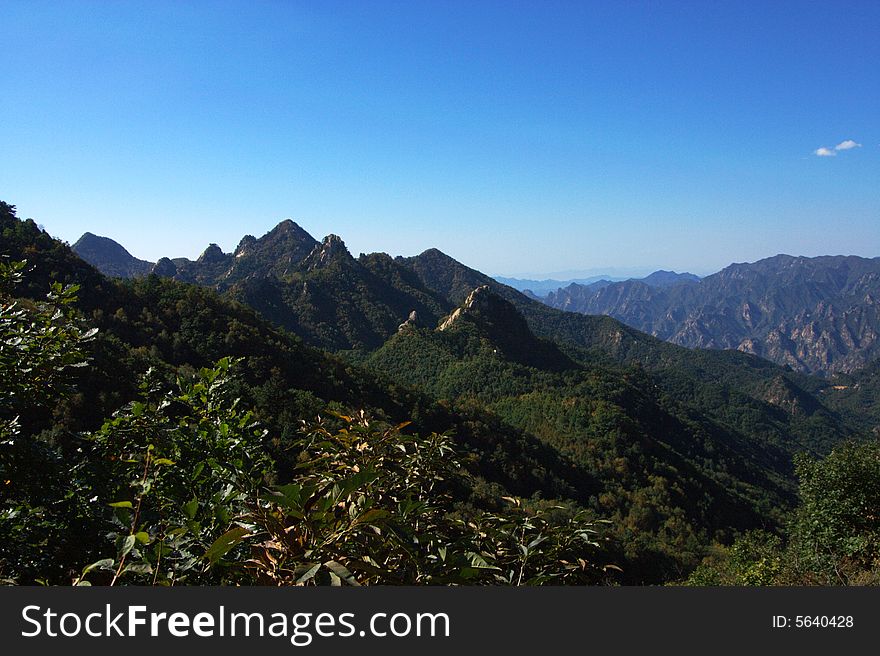 Yunmengshan in Beijing, China, the Miyun and Huairou County, the county at the junction. Dense forests, flowers Manshan, fresh air. Referred to as small Huangshan. Yunmengshan in Beijing, China, the Miyun and Huairou County, the county at the junction. Dense forests, flowers Manshan, fresh air. Referred to as small Huangshan