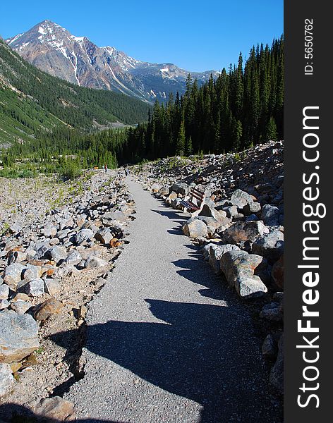 Hiking trail on the ridge of Mount Edith Cavell. Hiking trail on the ridge of Mount Edith Cavell