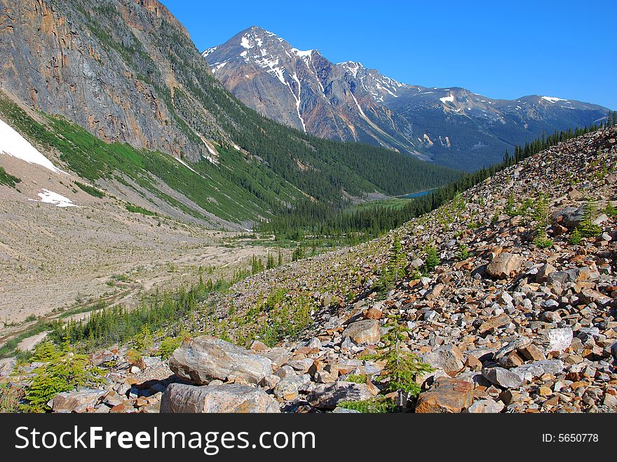 Hiking trail on Mount Edith Cavell