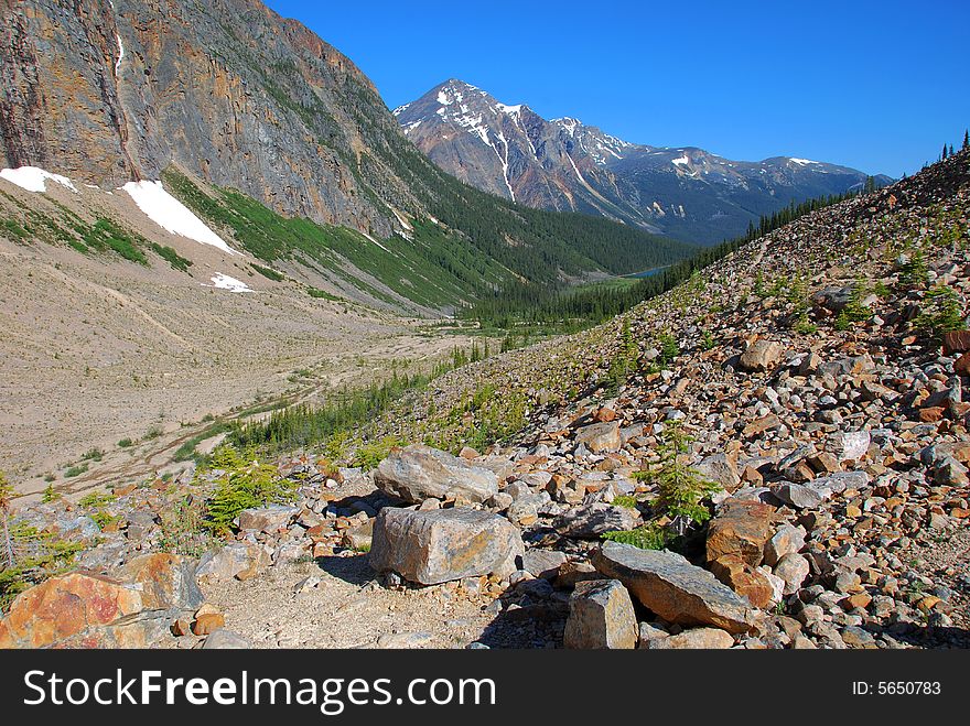 Hiking trail on Mount Edith Cavell