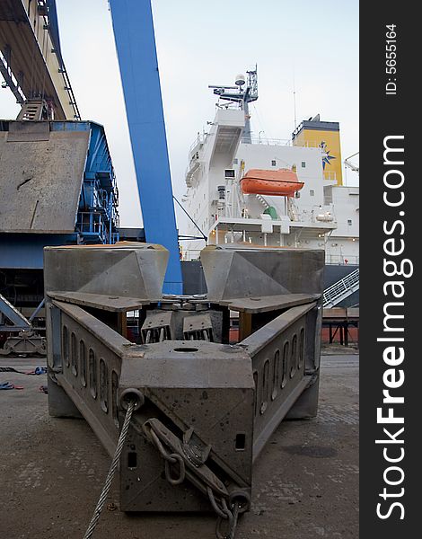 A 20m3 bucket for unloading ships. A 20m3 bucket for unloading ships