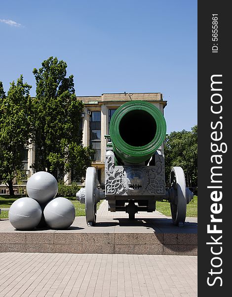 A huge monument of cannon in the park. A huge monument of cannon in the park