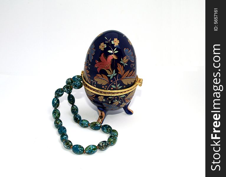 Necklace In Egg-shape Box