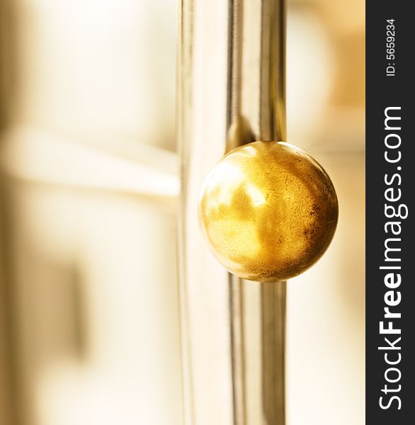 Picture of a Golden round door handle
