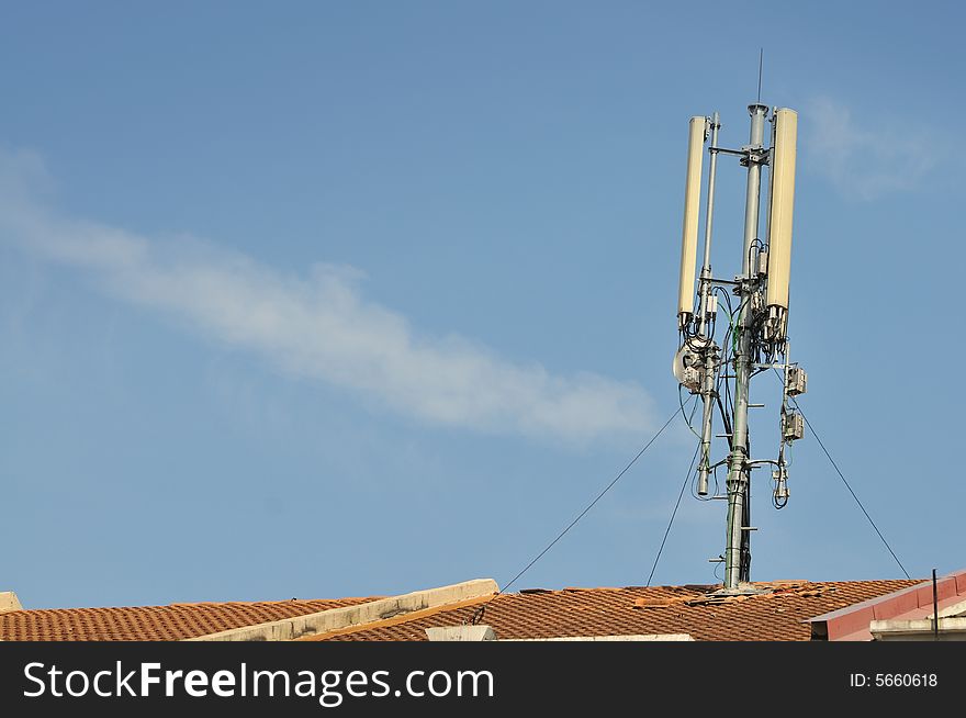 Antennas and electronic communications equipment. Antennas and electronic communications equipment