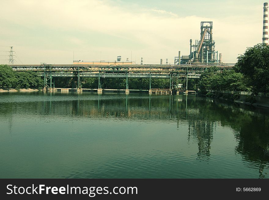 Beijing Steel Plant is located in in the Beijing west Shi Jing Shan District , the entire factory resembles one iron and steel city