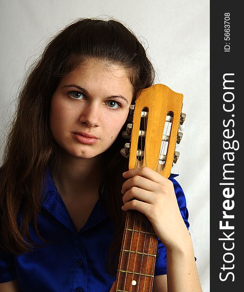 Young girl with guitar looking in the camera