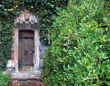 Wooden Door In A Wall Royalty Free Stock Photography Wooden Door In A Wall Royalty Free Stock Photography