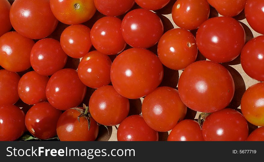 A bunch of cherry tomatoes