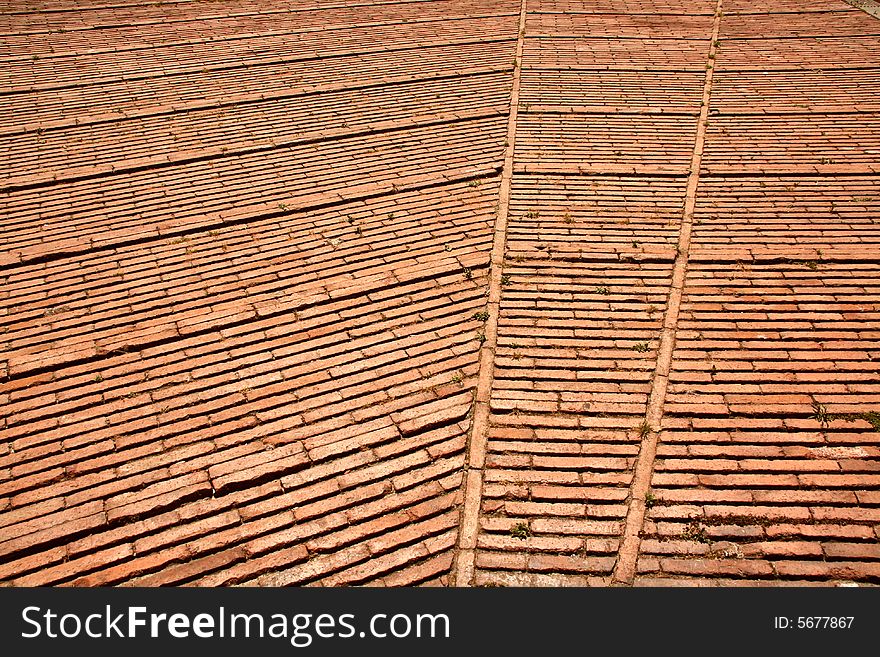 Brick floor composition with concentric geometric lines