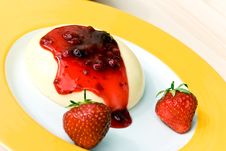A Baked Vanilla Pudding With Topping Of Red Currant Stock Photos A Baked Vanilla Pudding With Topping Of Red Currant Stock Photos