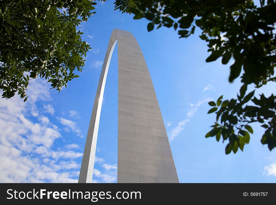 An interesting view of the St. Louis Arch - Gateway to the West - the Jefferson National Expansion Memorial (U.S. National Park Service). An interesting view of the St. Louis Arch - Gateway to the West - the Jefferson National Expansion Memorial (U.S. National Park Service)