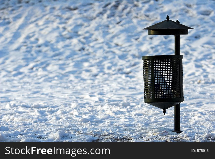 Street dustbin in the snow