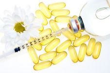 Pills And Syringe Stock Photography
