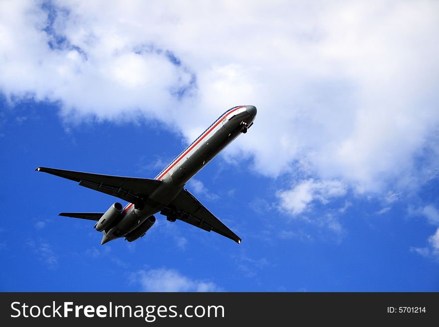 Passenger jet makes perfect approach into DFW airport