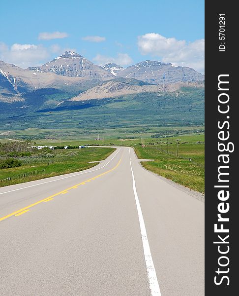 The 8-km scenic drive to the entrance of waterton lake national park, alberta, canada