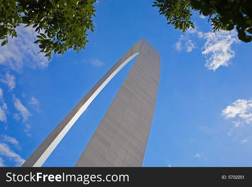 An interesting view of the St. Louis Arch - Gateway to the West - the Jefferson National Expansion Memorial (U.S. National Park Service). An interesting view of the St. Louis Arch - Gateway to the West - the Jefferson National Expansion Memorial (U.S. National Park Service)