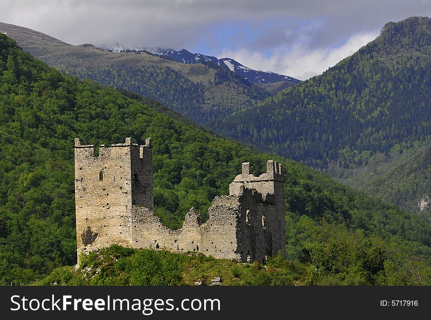 The ruins of the chateau de Miglos in the Vicdessos Valley. The ruins of the chateau de Miglos in the Vicdessos Valley