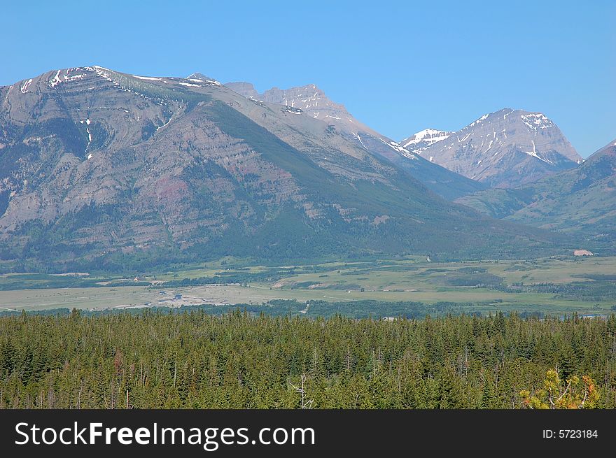 Forests and mountains in glacier national park, united states