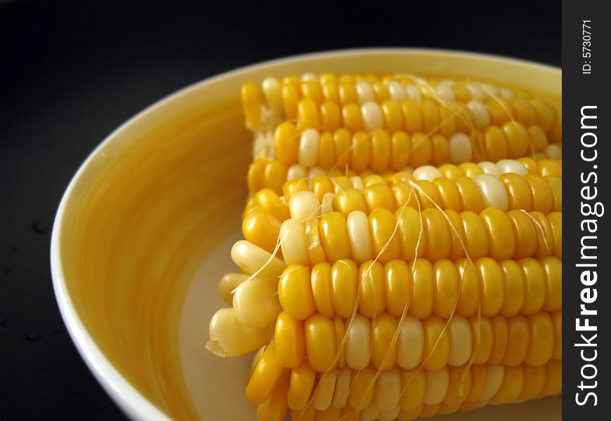 Close up view for sweet corns in a bowl