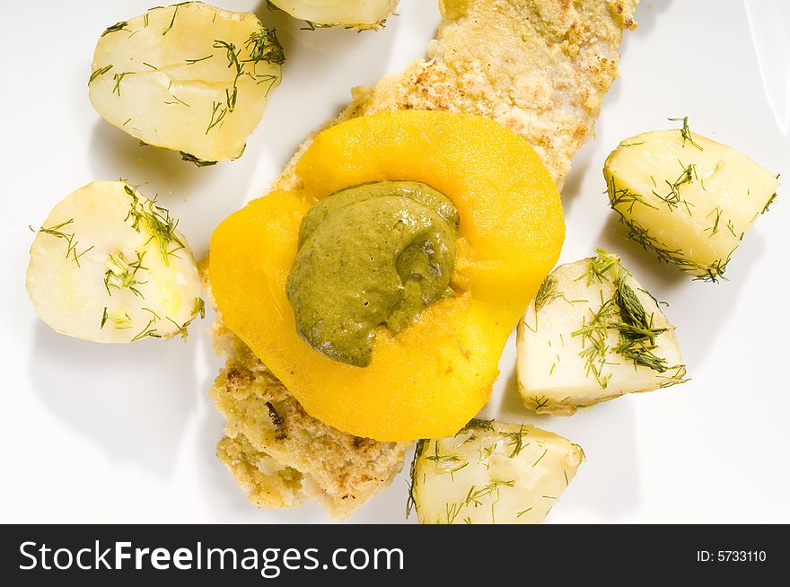 Fried fish with potato and spinach sauce