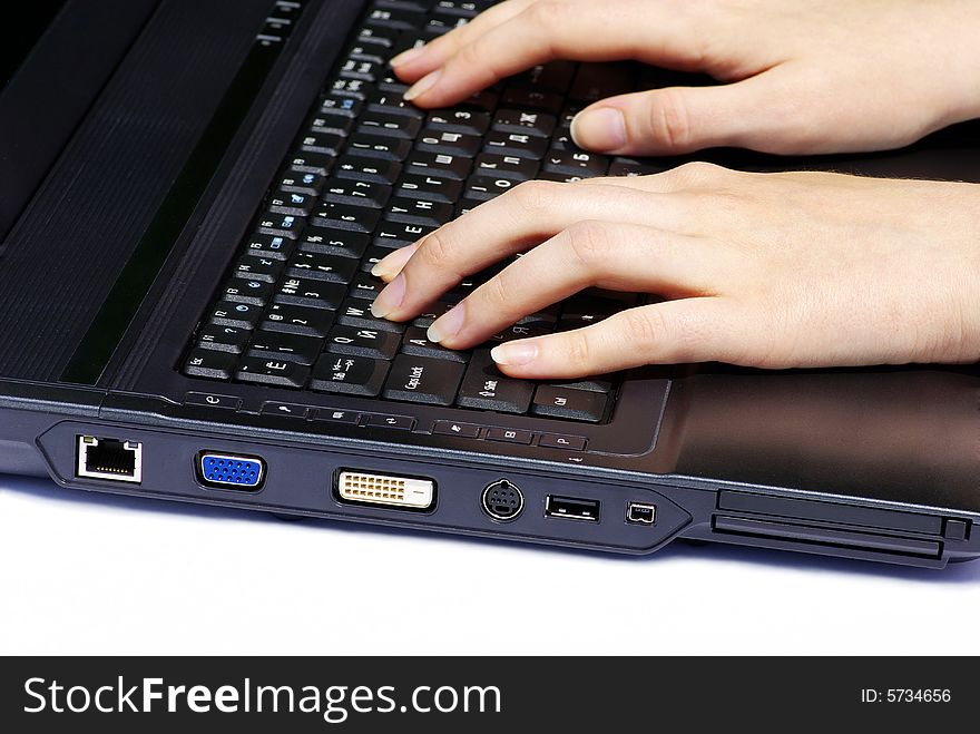 A womanish hand prints to the keyboard