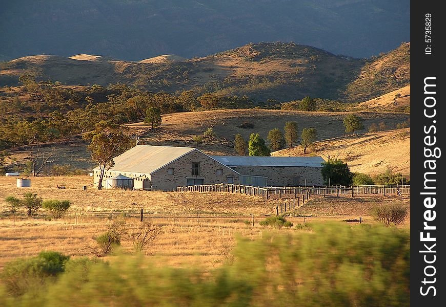 Arkaba Woolshed - abandoned woolshed turned into a hotel