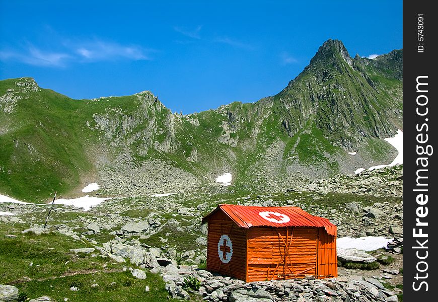 Mountain hut of Fereastra Zmeilor at 2000 meters altitude, in Fagaras mountains. Mountain hut of Fereastra Zmeilor at 2000 meters altitude, in Fagaras mountains.