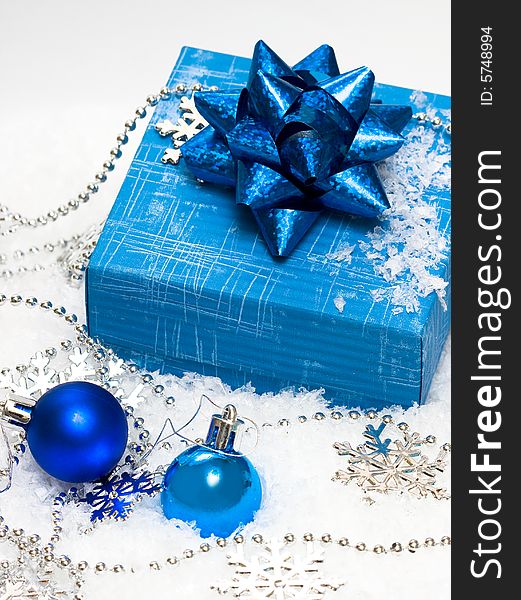 Festive balls with gift box