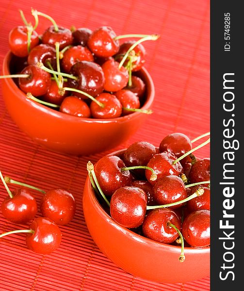 Close-up of fresh cherry in bowl