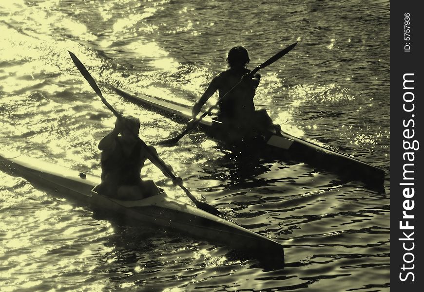 A suggestive monochrome of two rowers in the Arno river