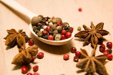 Spoon Filled With A Mixture Of Grains Of Pepper And Star Anise O Royalty Free Stock Photos Spoon Filled With A Mixture Of Grains Of Pepper And Star Anise O Royalty Free Stock Photos
