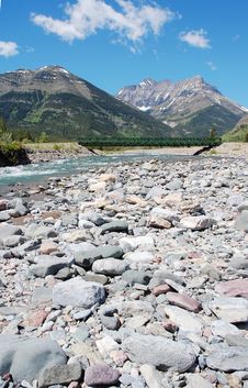 Riverbank And Mountains Royalty Free Stock Images Riverbank And Mountains Royalty Free Stock Images