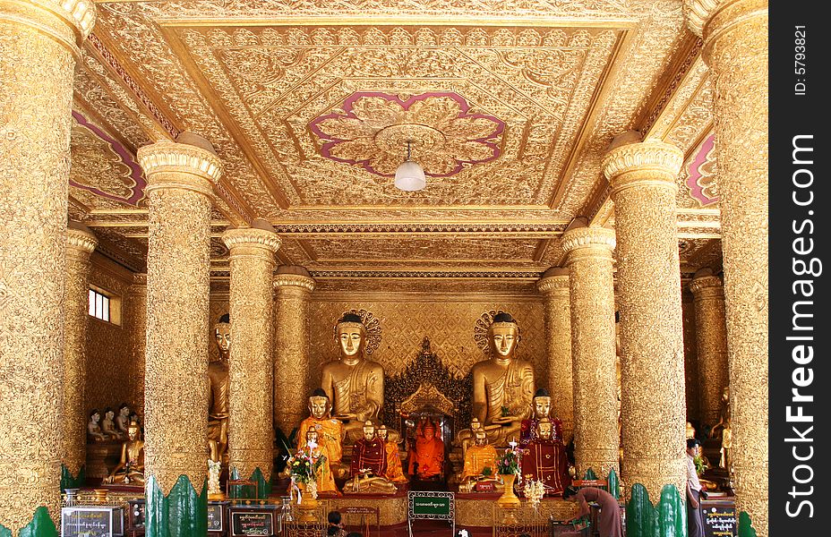 Gold temple in Rangoon (Myanmar)