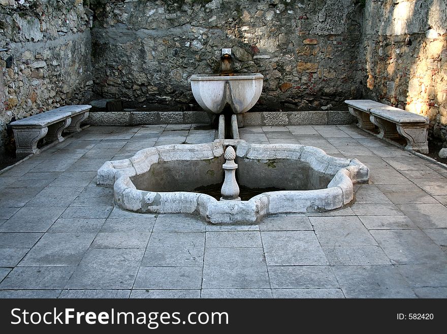 Rest place with a fountain in Lisbon Castle