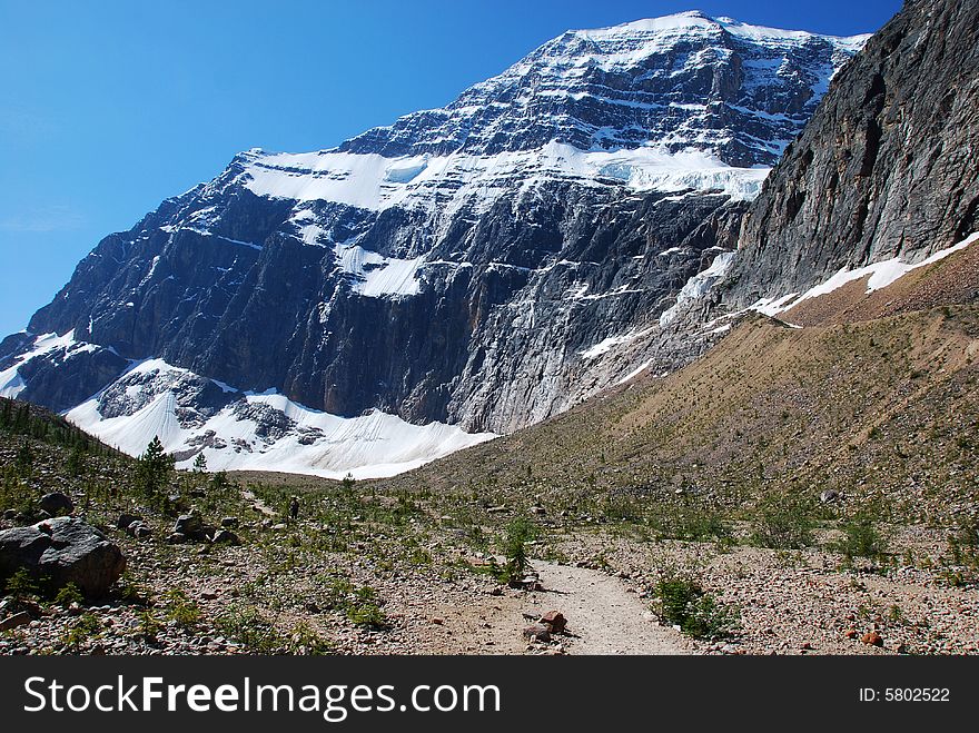 Hiking trail on the ridge of Mount Edith Cavell. Hiking trail on the ridge of Mount Edith Cavell