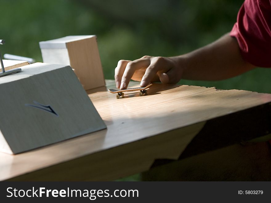 Finger Skate