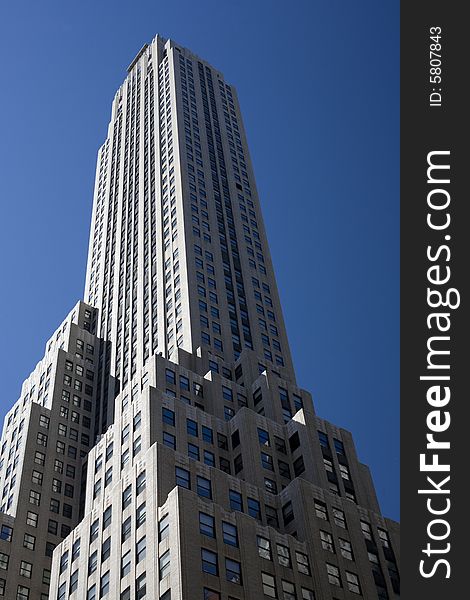 A frog eyes view of a new york skyscraper