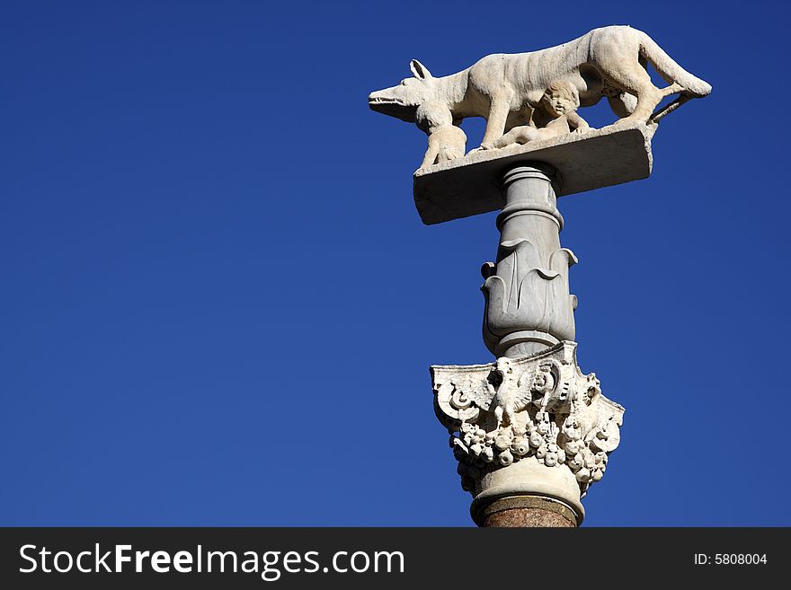 Sienese wolf in the piazza del duomo siena tuscany southern italy europe