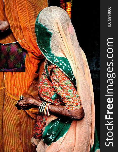 India, South-India: Madurai, Sri Meenakshi Temple; Woman from Rajasthan dressed with the traditional sari