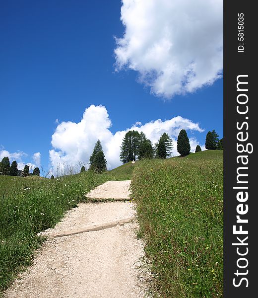 A beautiful shot of a mountain's path in Val Gardena