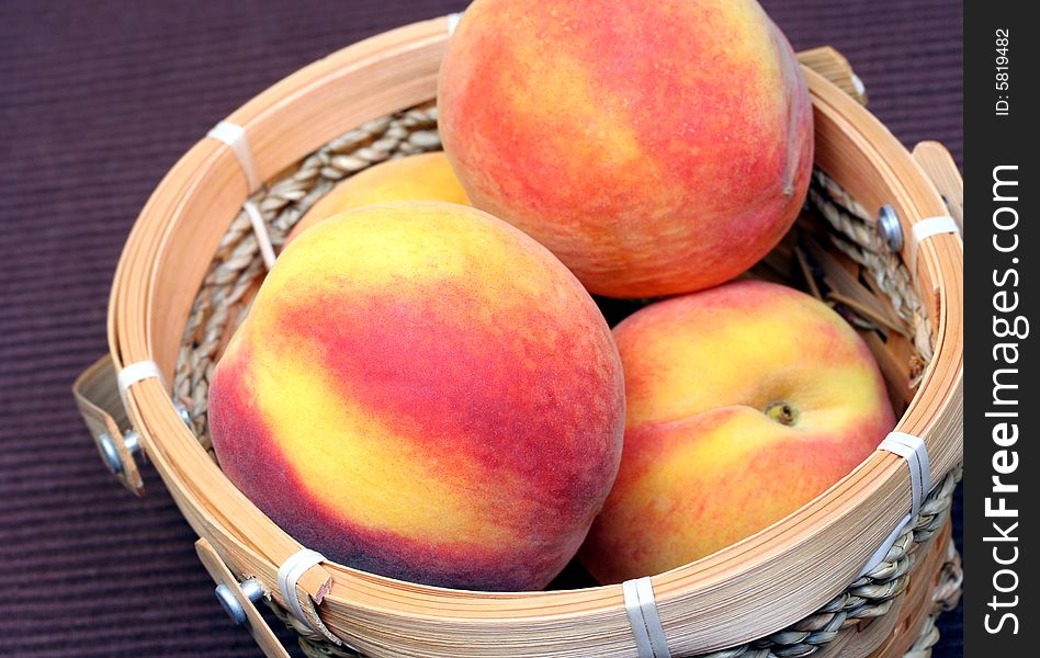 Juicy, fresh peaches in a basket.