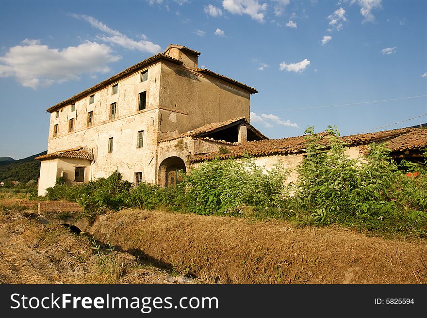 Photo of an ancient house in the umbria country