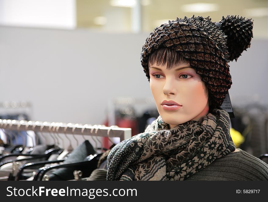 Woman mannequin in trendy hat