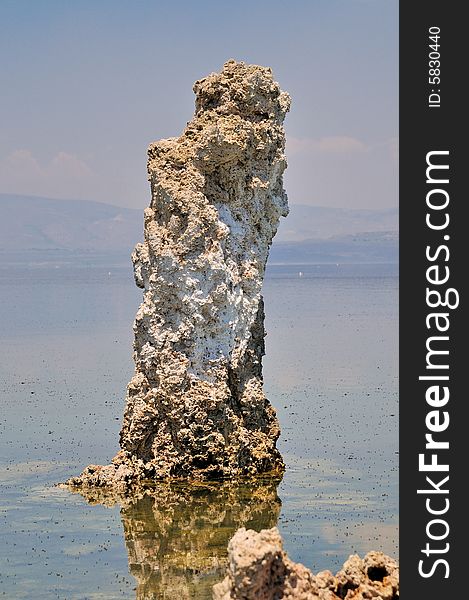 Tufa rock formation - Mono lake, California